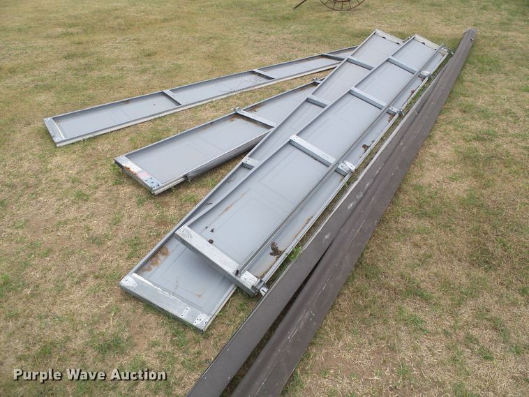 image for item EQ9135 (4) garage door panels