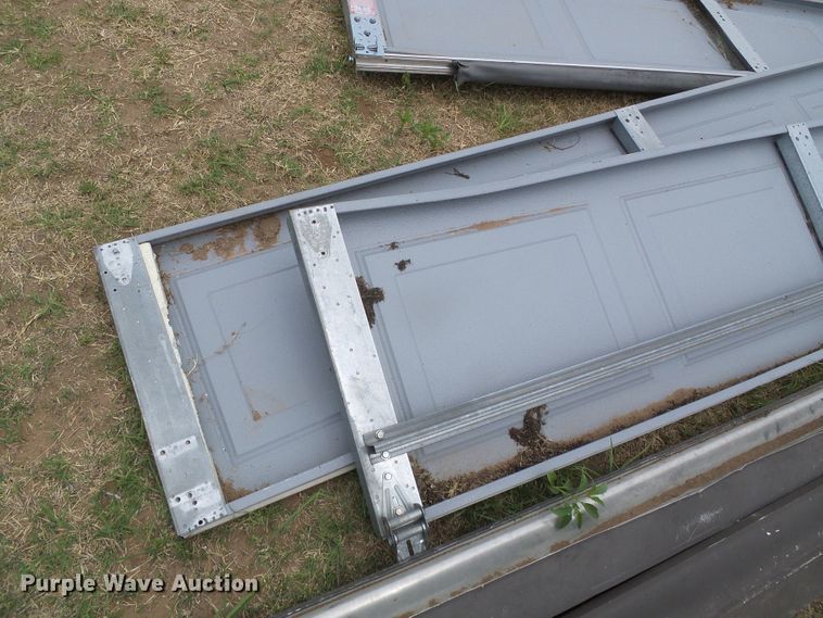 image for item EQ9135 (4) garage door panels