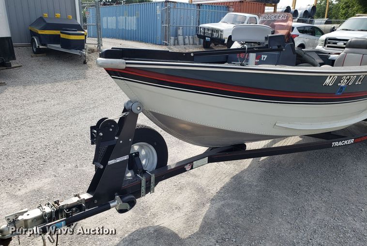 image for item ET9793 1989 Tracker Pro Deep boat