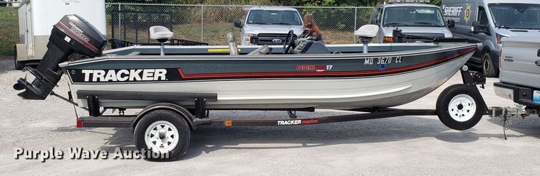 image for item ET9793 1989 Tracker Pro Deep boat