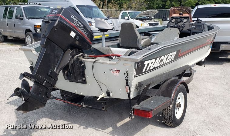 image for item ET9793 1989 Tracker Pro Deep boat