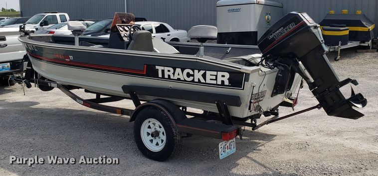 image for item ET9793 1989 Tracker Pro Deep boat
