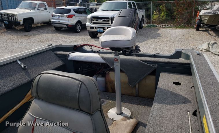 image for item ET9793 1989 Tracker Pro Deep boat