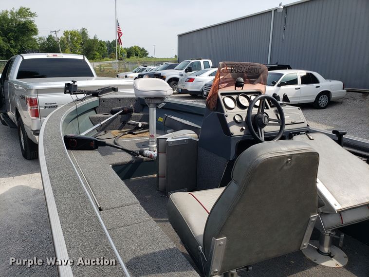 image for item ET9793 1989 Tracker Pro Deep boat