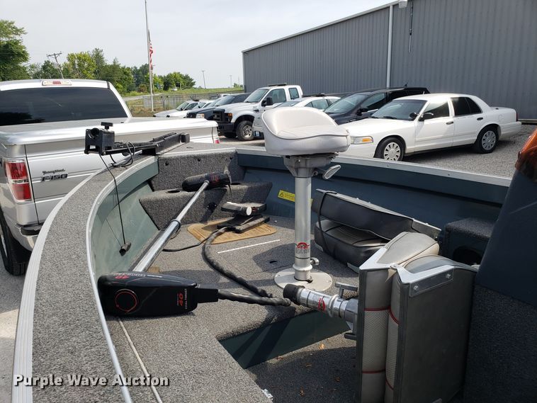 image for item ET9793 1989 Tracker Pro Deep boat