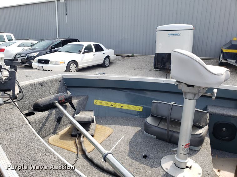 image for item ET9793 1989 Tracker Pro Deep boat