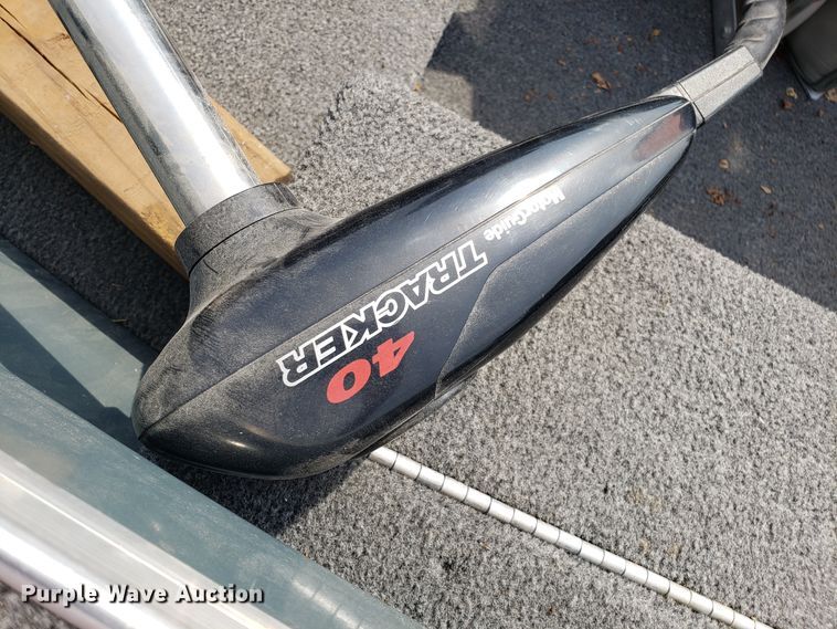 image for item ET9793 1989 Tracker Pro Deep boat