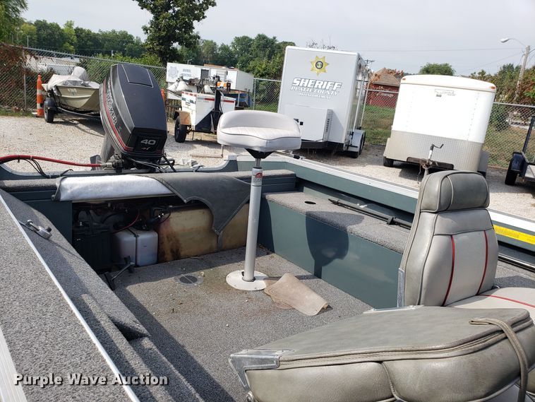 image for item ET9793 1989 Tracker Pro Deep boat