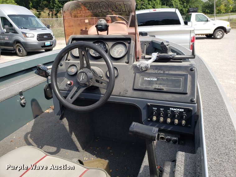 image for item ET9793 1989 Tracker Pro Deep boat