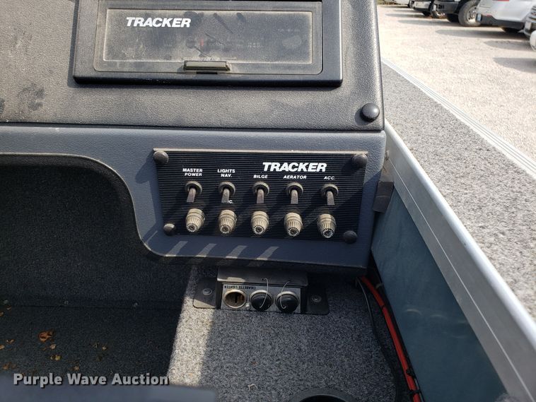 image for item ET9793 1989 Tracker Pro Deep boat