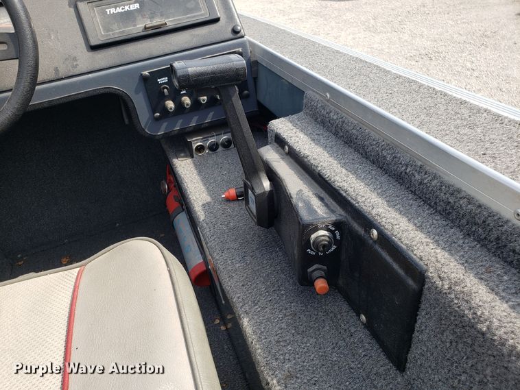 image for item ET9793 1989 Tracker Pro Deep boat