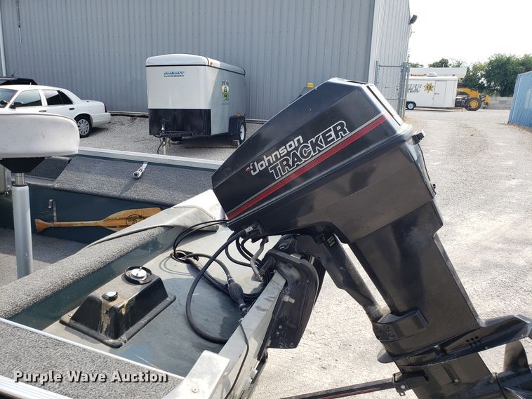 image for item ET9793 1989 Tracker Pro Deep boat