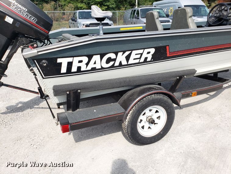 image for item ET9793 1989 Tracker Pro Deep boat