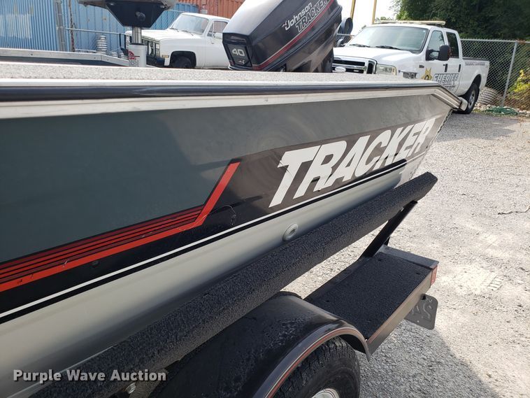 image for item ET9793 1989 Tracker Pro Deep boat
