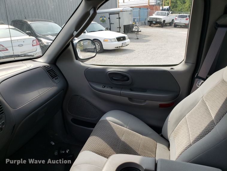 image for item ET9794 2003 Ford F150 pickup truck