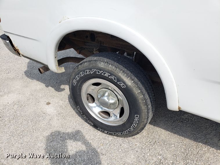 image for item ET9794 2003 Ford F150 pickup truck