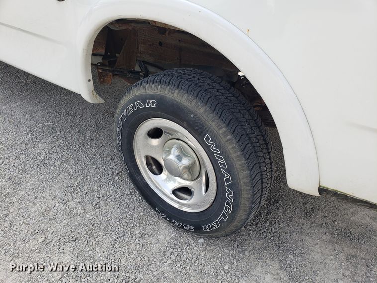 image for item ET9794 2003 Ford F150 pickup truck