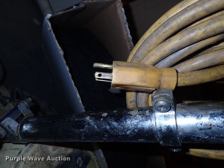 image for item FE9894 Floor cleaning equipment