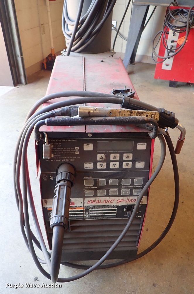image for item FE9897 Lincoln Idealarc SP250 welder