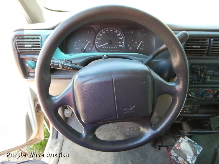 image for item FI9911 1998 Chevrolet Venture van