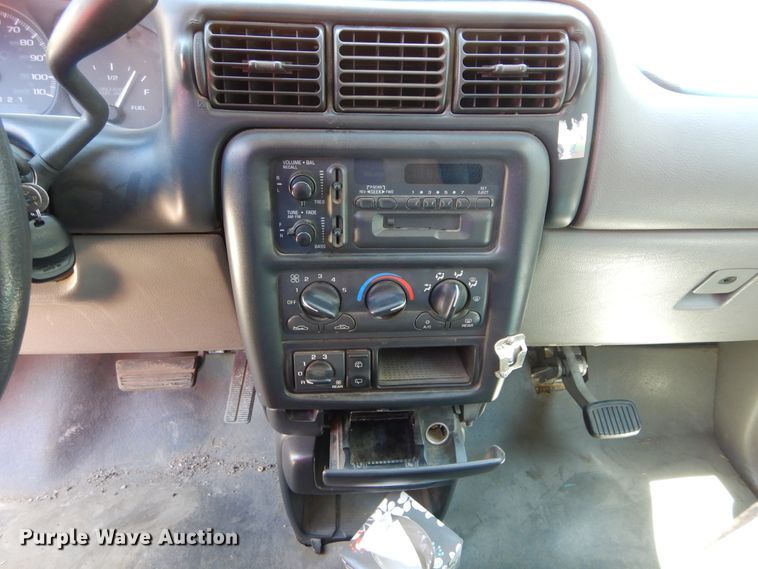 image for item FI9911 1998 Chevrolet Venture van