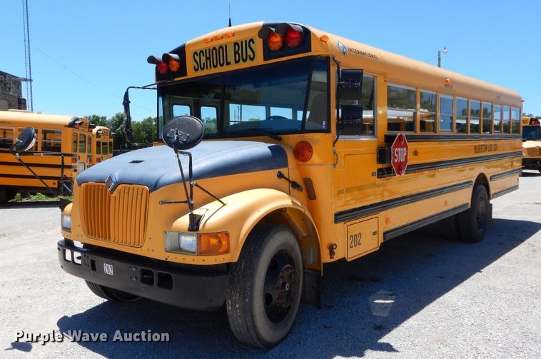 image for item FI9912 2002 International CE school bus