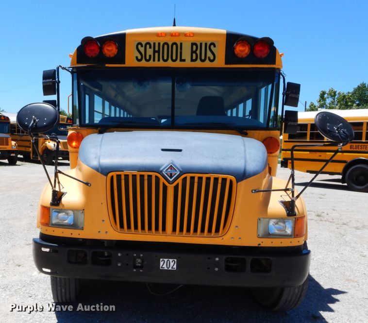 image for item FI9912 2002 International CE school bus
