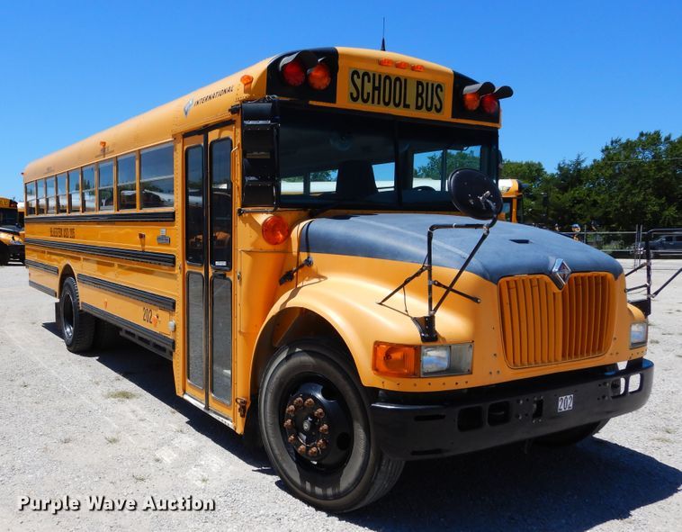 image for item FI9912 2002 International CE school bus