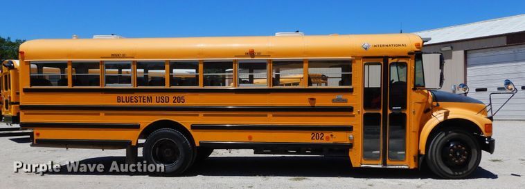 image for item FI9912 2002 International CE school bus