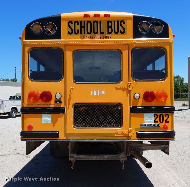 image for item FI9912 2002 International CE school bus