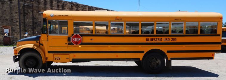 image for item FI9912 2002 International CE school bus