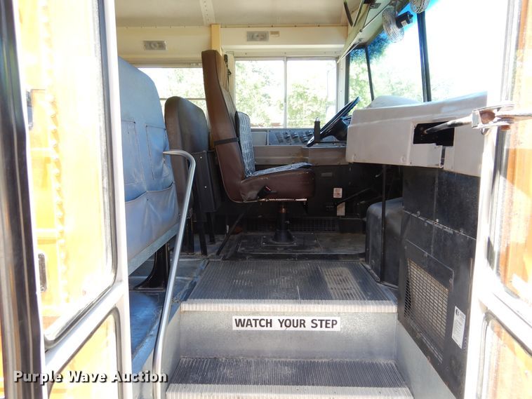 image for item FI9912 2002 International CE school bus