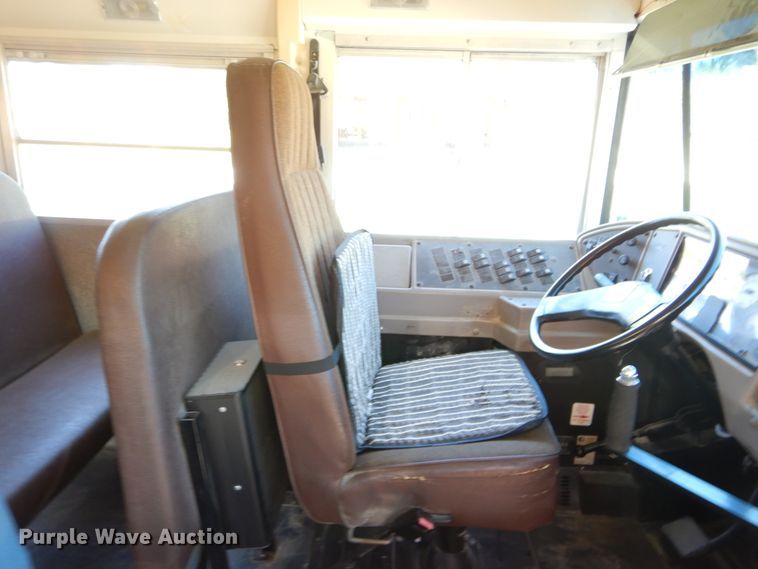 image for item FI9912 2002 International CE school bus