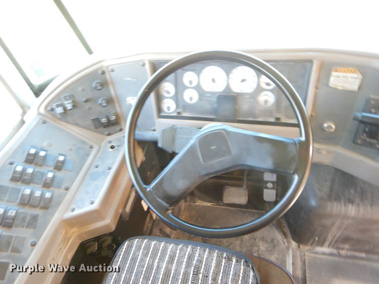 image for item FI9912 2002 International CE school bus