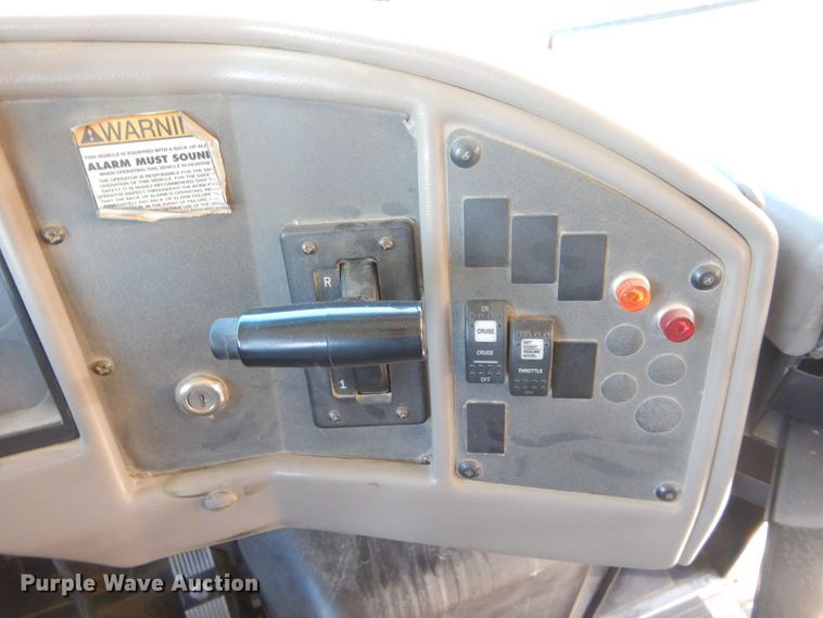 image for item FI9912 2002 International CE school bus