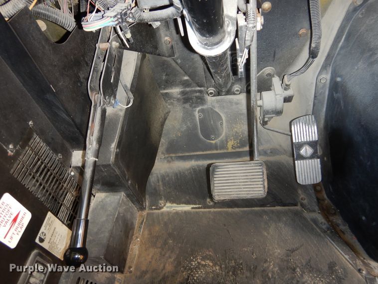 image for item FI9912 2002 International CE school bus