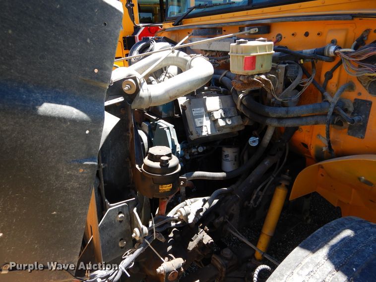 image for item FI9912 2002 International CE school bus