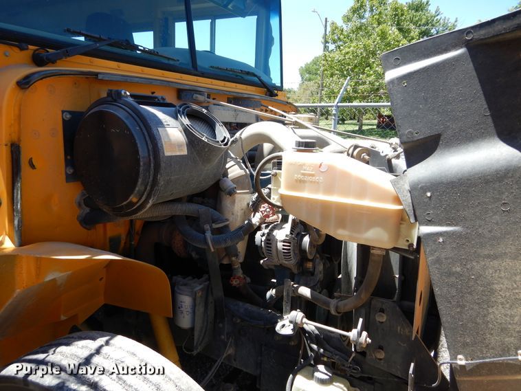 image for item FI9912 2002 International CE school bus