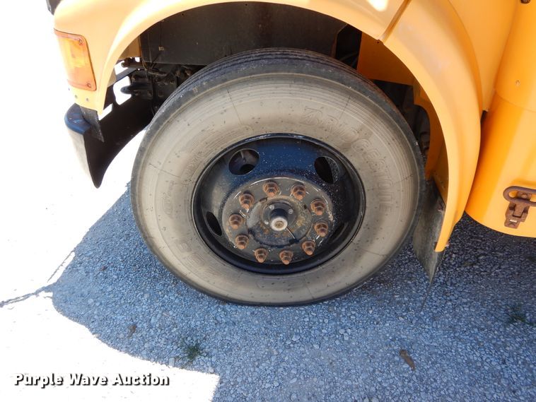 image for item FI9912 2002 International CE school bus