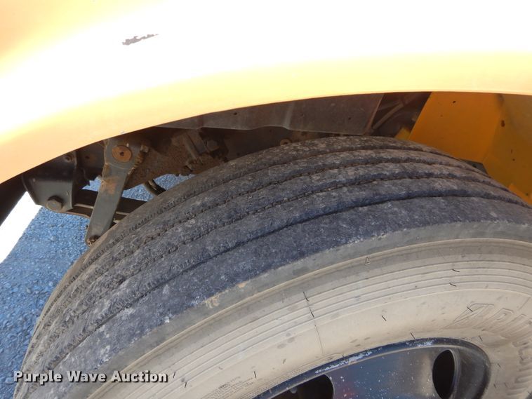 image for item FI9912 2002 International CE school bus