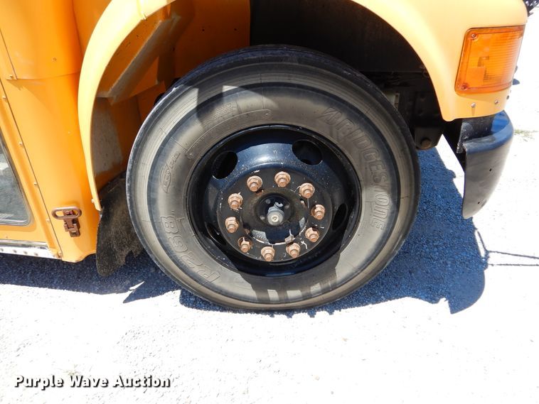 image for item FI9912 2002 International CE school bus