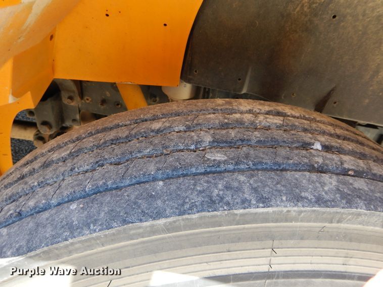 image for item FI9912 2002 International CE school bus