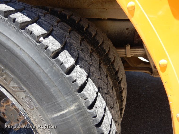 image for item FI9912 2002 International CE school bus