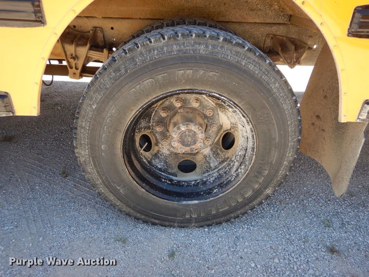 image for item FI9912 2002 International CE school bus