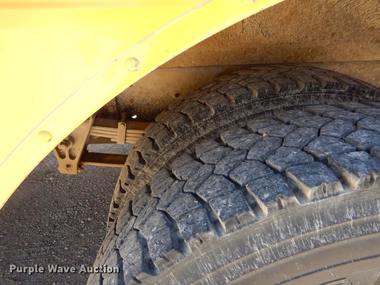 image for item FI9912 2002 International CE school bus