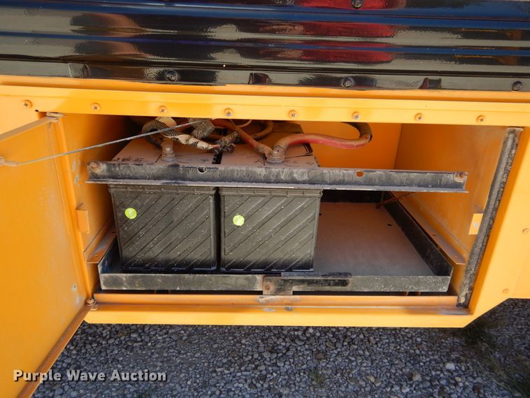 image for item FI9912 2002 International CE school bus