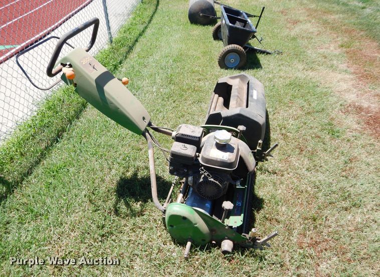image for item FI9914 John Deere 260C reel mower