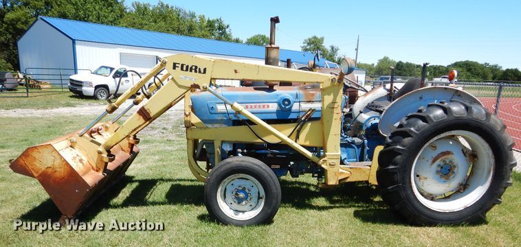 image for item FI9920 Ford B10230 tractor