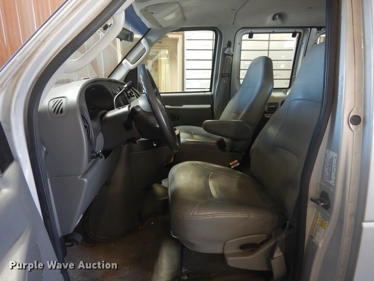 image for item FI9942 2006 Ford E350 van