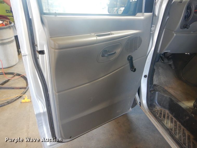 image for item FI9942 2006 Ford E350 van